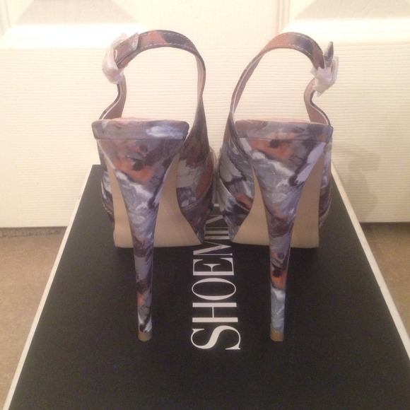 Leslie Floral from Shoemint - Picture 2 of 4