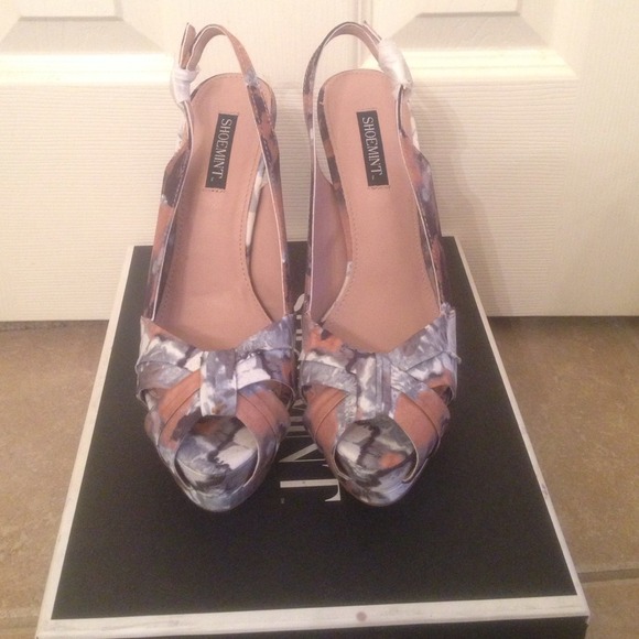 Leslie Floral from Shoemint - Picture 3 of 4