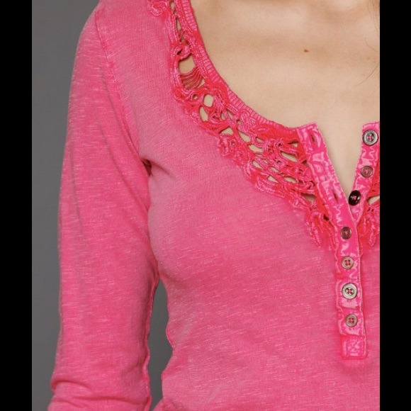 FREE PEOPLE LEGACY LACE HENLEY - HOT ROSE - Picture 2 of 3