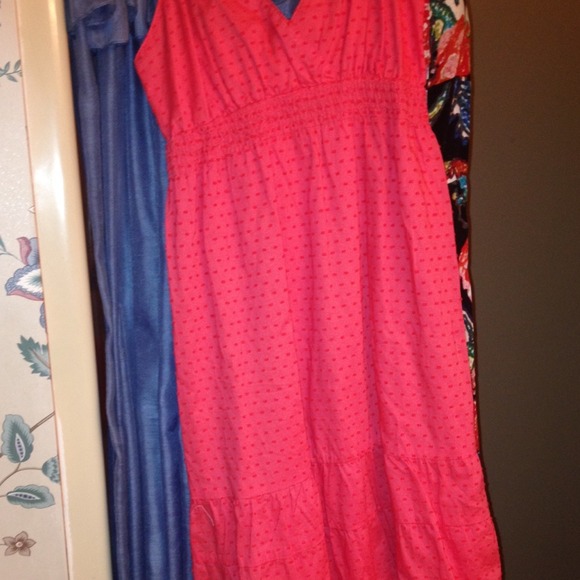 Pink VNeck dress - Picture 1 of 3