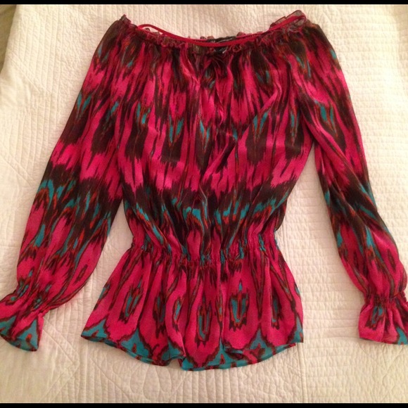 Host pic! Sheer flowy printed top