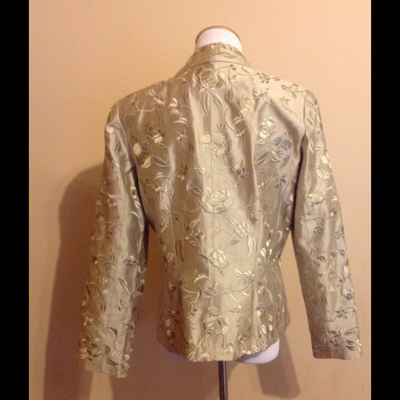 🎉HOST PICK🎉Silk Jacket, NWOT - Picture 3 of 4