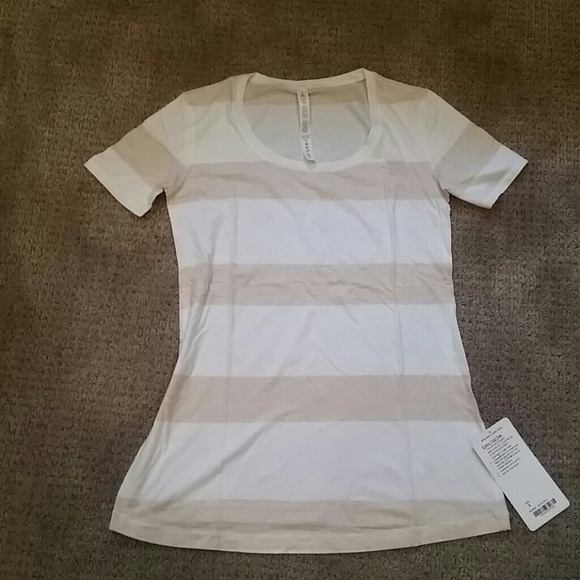 Lululemon nwt size 8 Every Yoga Tee