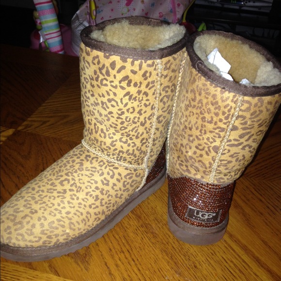 ugg boots cheetah classic short size 5