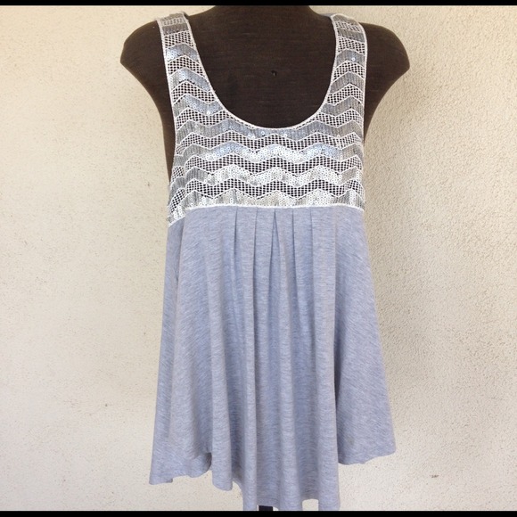 LIVING DOLL Gray sequined RACERBACK top, Sz L