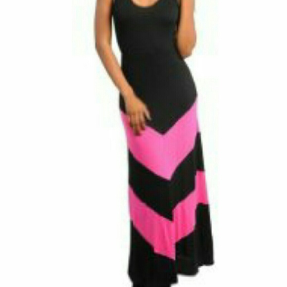 Dresses & Skirts - *Chevron Maxi Dress NWOT