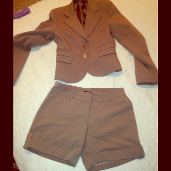 Tailored Taupe blazer and shorts. Made in Italy