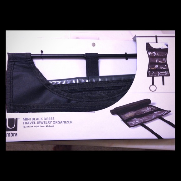Umbra traveling jewelry organizer