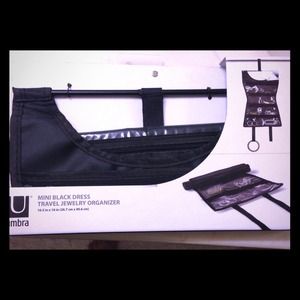 Umbra traveling jewelry organizer
