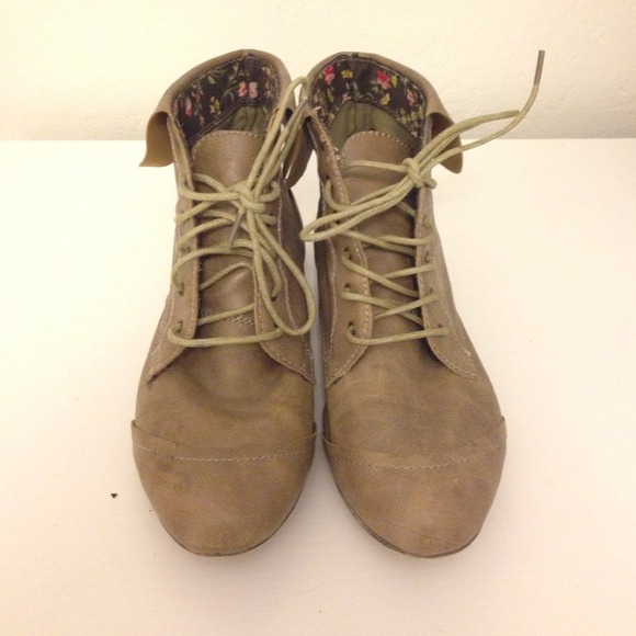 Bakers Jordyn 2 Natural Size 6.5