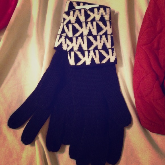 Brand new with tags michael Kors Gloves !