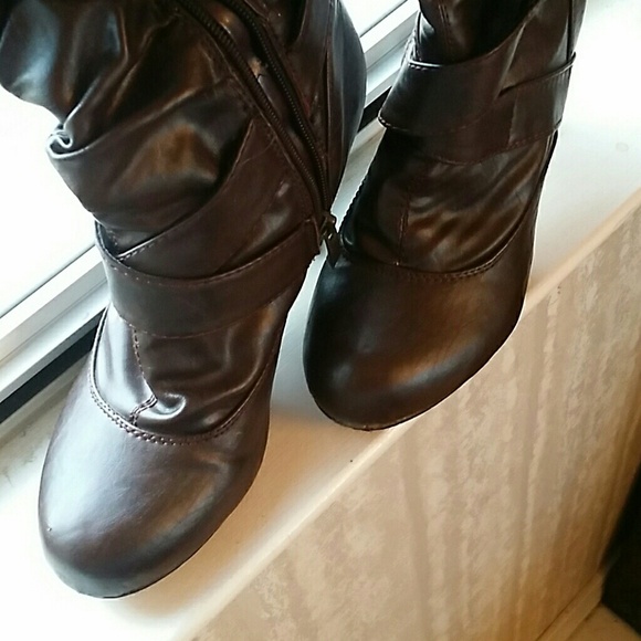 BOOTS - Picture 2 of 2