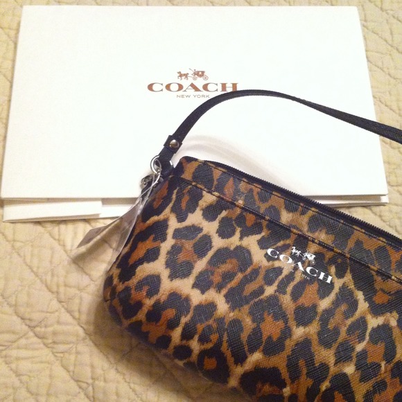 ❌KEEPING❌gifting for Xmas CoachOcelot Med Wristlet - Picture 4 of 4
