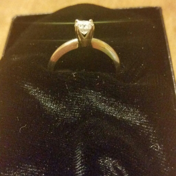 Platinum diamond engagement ring with appraisal - Picture 3 of 3