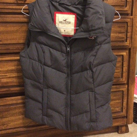 Hollister dark gray puffy vest