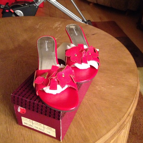 The cutes little dress sandles!!💃👠💄👗