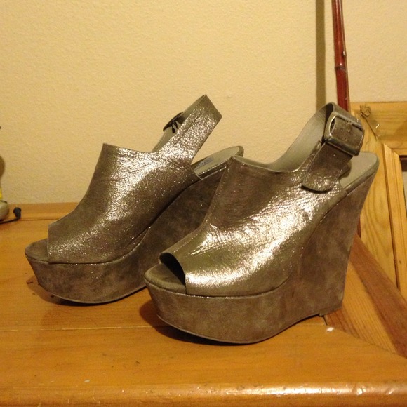 Steve Madden metallic wedges