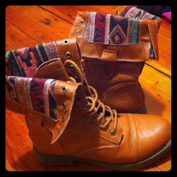 Fold over tribal print combat boots❤️😍