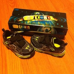 Brand new! Toddler boys Skechers light up 9