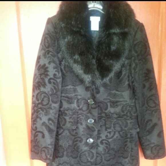 Blk tapestry coat w detachable fur collar