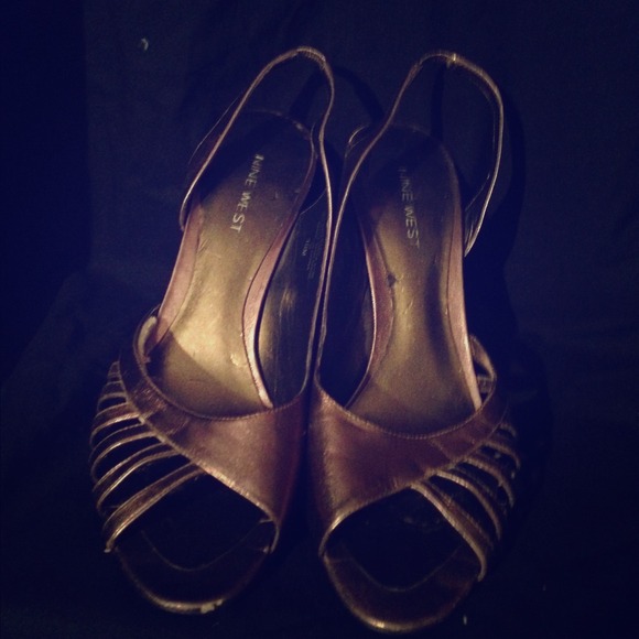 Gold heels are great for dancing all night long!