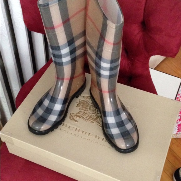 Burberry rain boots fits size 36