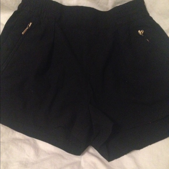 Black high waisted shorts - Picture 1 of 4