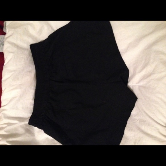 Black high waisted shorts - Picture 2 of 4