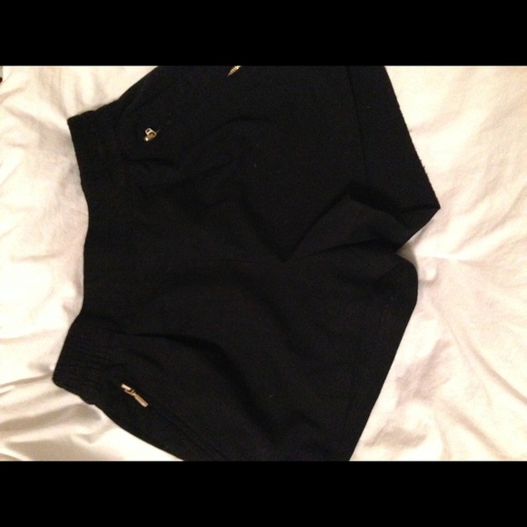 Black high waisted shorts - Picture 3 of 4