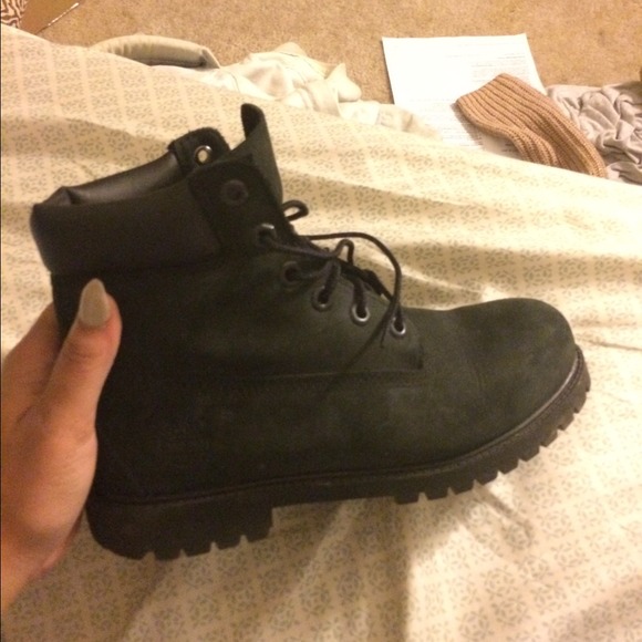 BLACK TIMBERLAND BOOTS