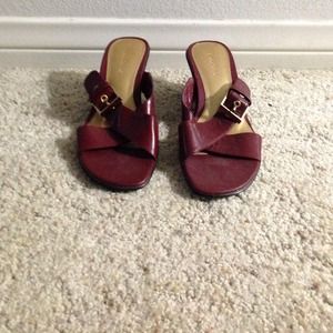 Maroon bare back heal