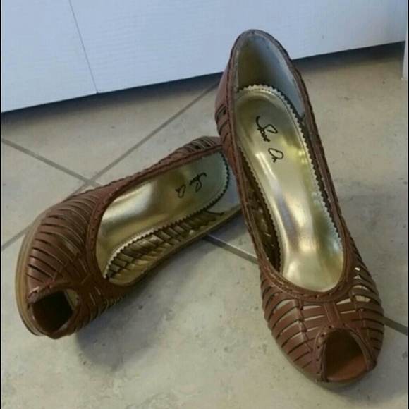 🚨Reduced Brown Peep Toe Heels