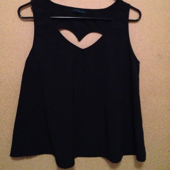 Heart shape cut out crop - Picture 1 of 2