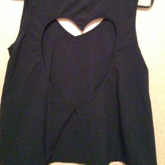 Heart shape cut out crop - Picture 2 of 2
