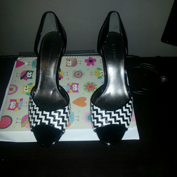 Slightly used Liz Claiborne - Picture 2 of 3