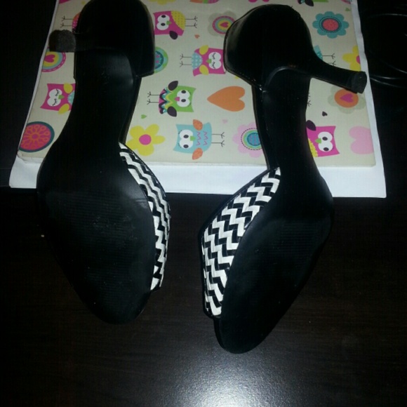 Slightly used Liz Claiborne - Picture 3 of 3