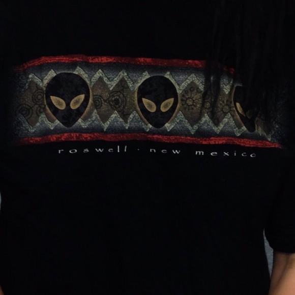 👽 Alien Crop Top - Picture 2 of 3