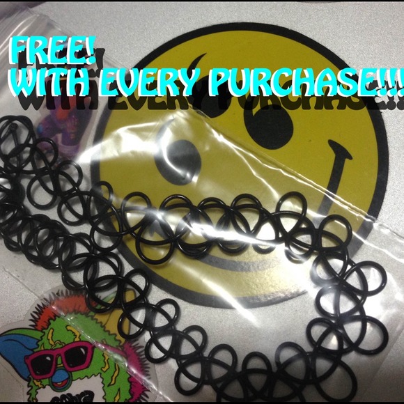 👽 Alien Crop Top - Picture 3 of 3