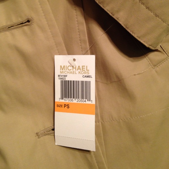 SOLD IN BUNDLE!😄HOST PICK😄‼️MKors khaki trench - Picture 3 of 3