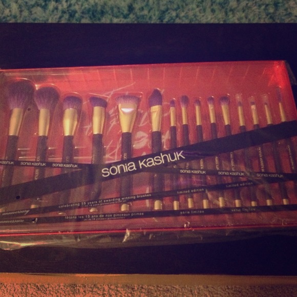 SOLD Sonia kashuk 15th anniversary brush set
