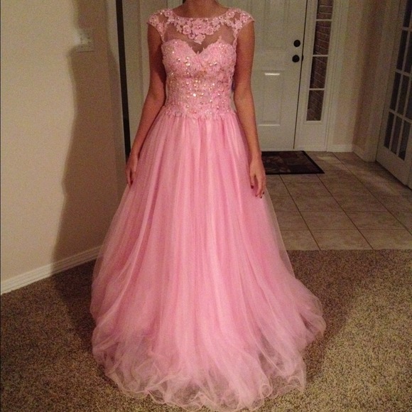 Pink prom dress 💗💘💕🎀 - Picture 3 of 4