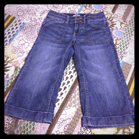 White House Black Market Gaucho Style Capris