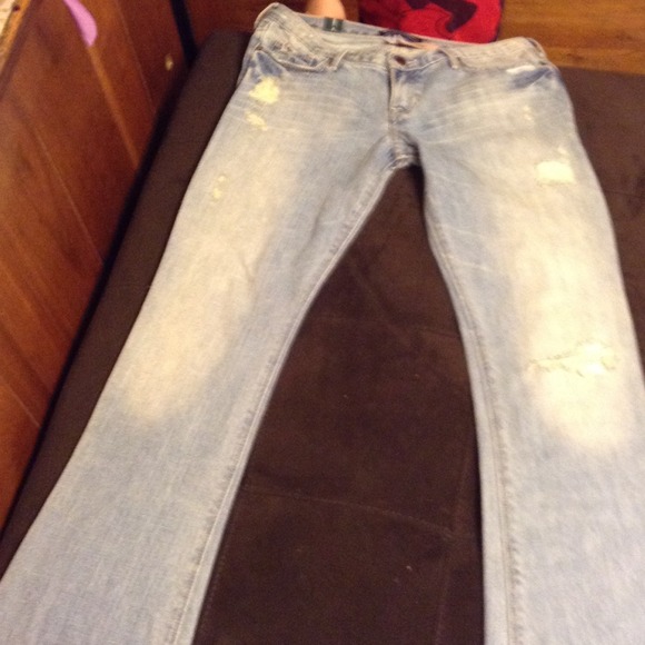 Two a&f jeans two shirts and one free aero jeans