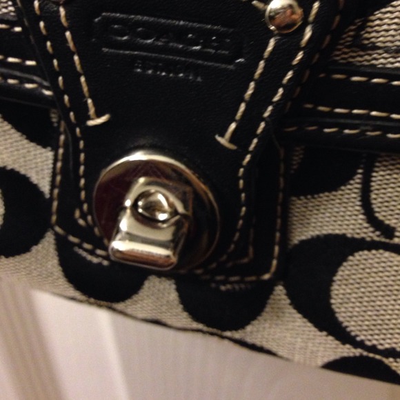 Coach wristlet - Picture 3 of 4