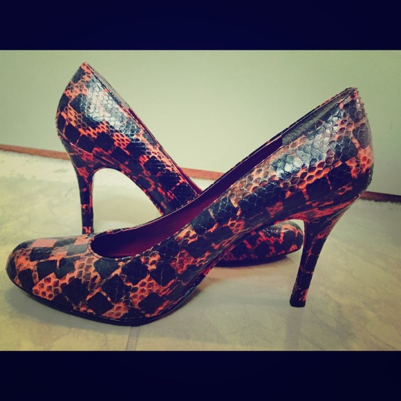 Max studio pumps