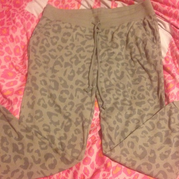 💓SALE💓Victorias Secret PINK Leopard  Pants