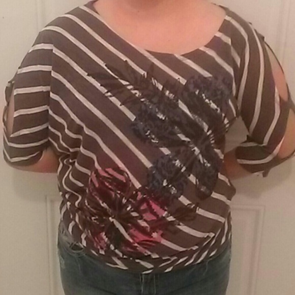 Pretty off-shoulder floral shirt