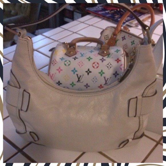 Michael Kors Handbags - Priced to Sell 💓 Michael Kors Leather Purse