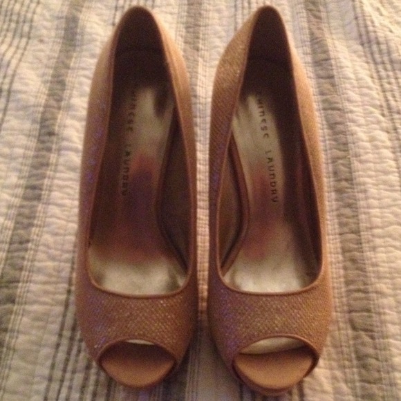 Sexy gold shimmery high heels. Only worn 2x.