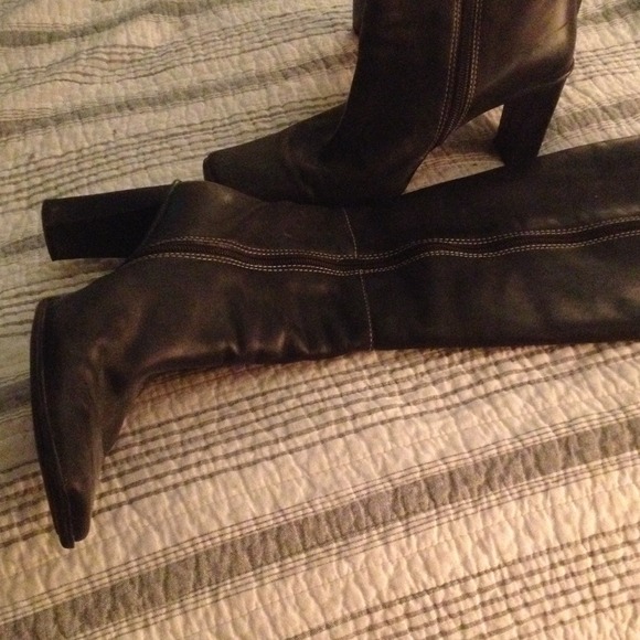 Black knee hi leather boots.